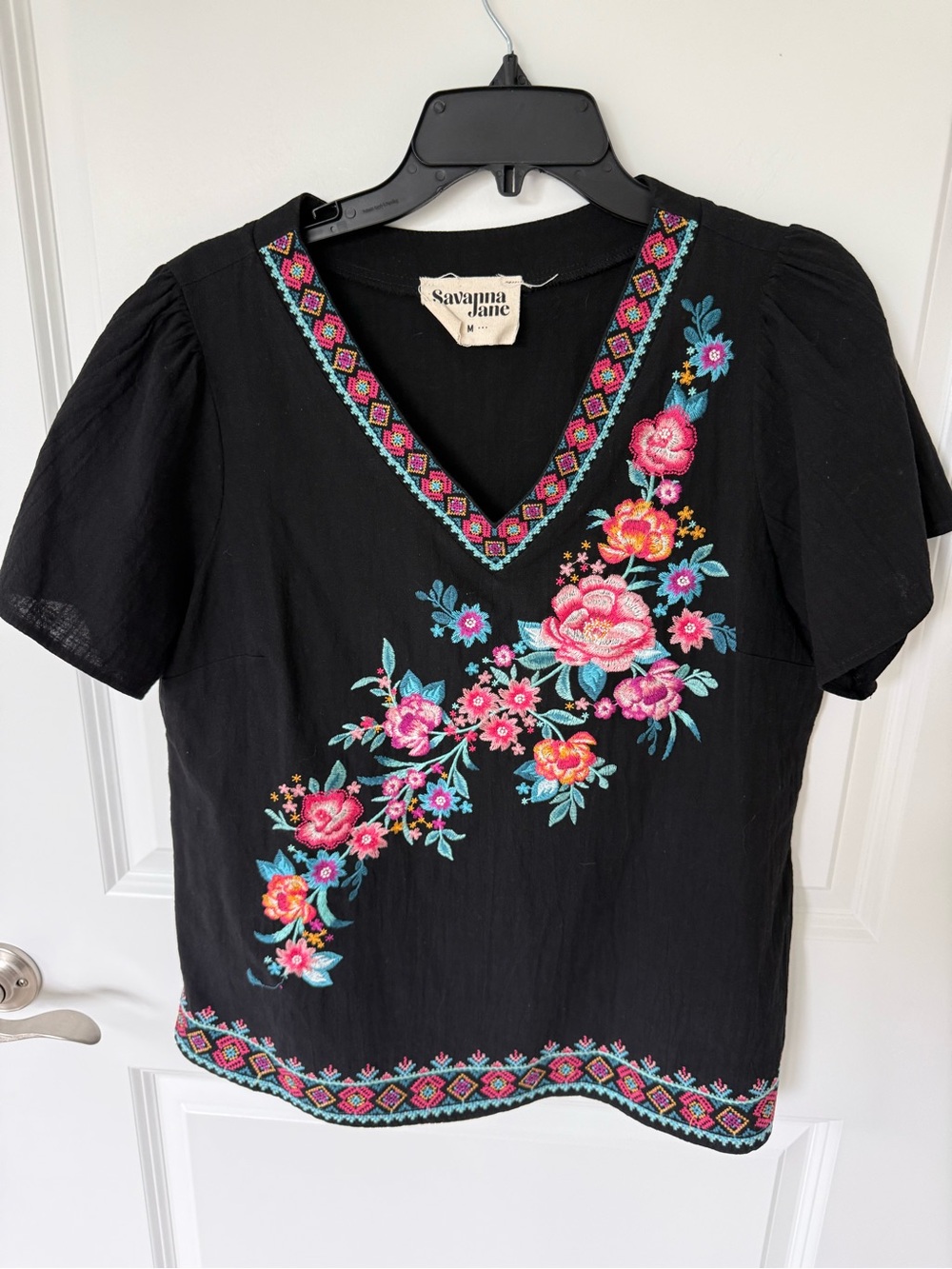 Savannah Jane Floral Embroidered Blouse Size Medium